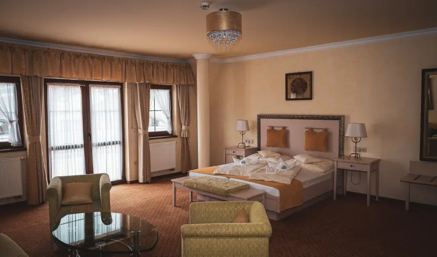 Htkti Wellness Hotel & Lovaspark Mr - Hsvt