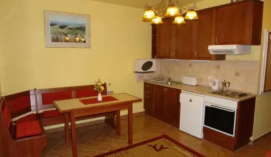 HoldLux Apartmanok S�rv�r