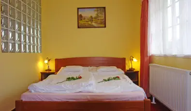 HoldLux Apartmanok S�rv�r