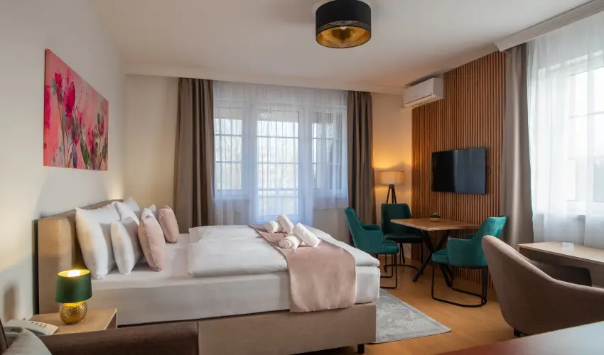 Holdvirg Hotel Srvr - Hsvt 