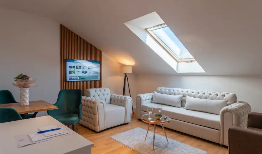 Holdvirg Hotel Srvr - Hsvt 