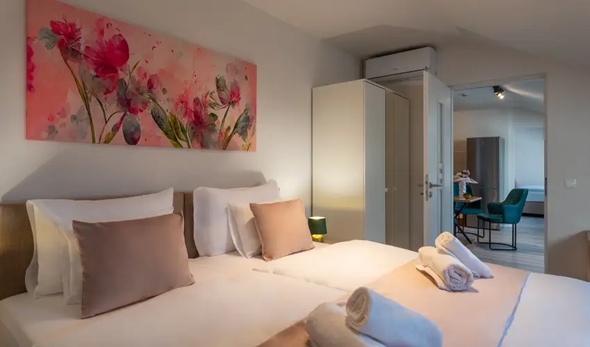 Holdvirg Hotel Srvr - Hsvt 