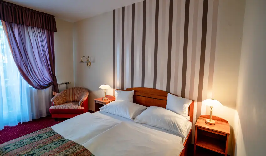 Hotel Erzs�bet H�v�z - H�sv�t - teljes el�refizet�ssel