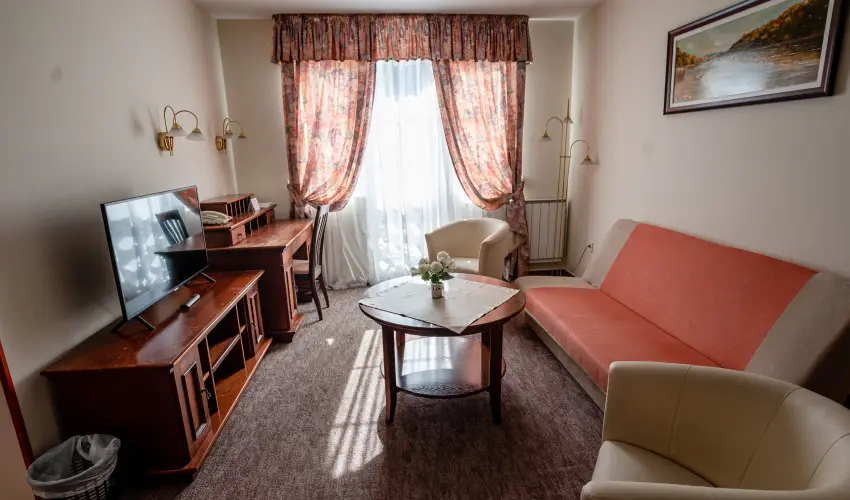 Hotel Erzs�bet H�v�z - H�sv�t - teljes el�refizet�ssel