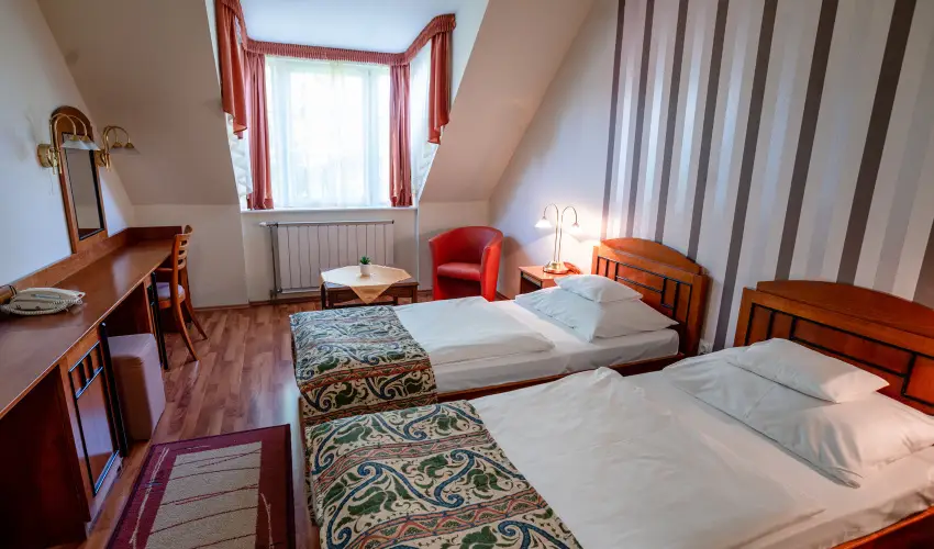 Hotel Erzs�bet H�v�z - H�sv�t - teljes el�refizet�ssel