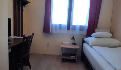 Hajnal Hotel Mez�k�vesd