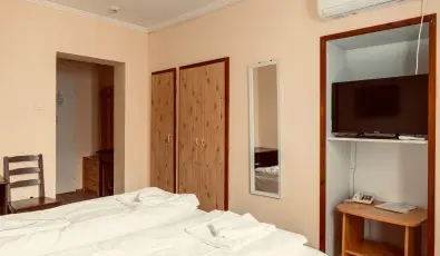 Hajnal Hotel Mez�k�vesd
