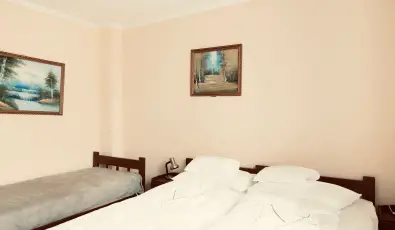Hajnal Hotel Mez�k�vesd