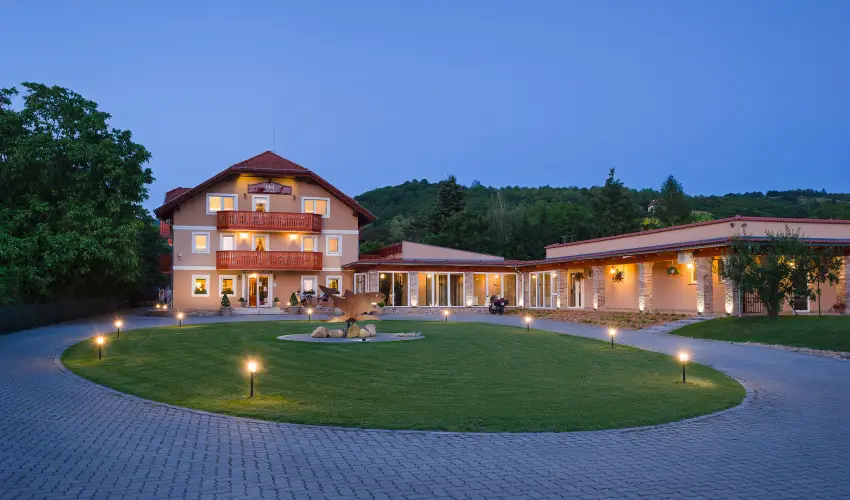 Hotel Honti Wellness és Konferencia Szálloda Visegrád - Húsvét