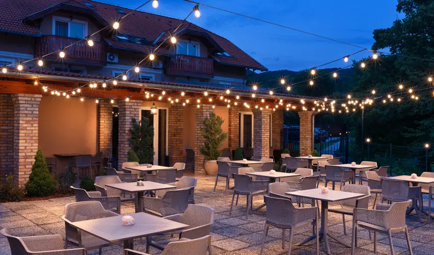 Hotel Honti Wellness �s Konferencia Sz�lloda Visegr�d - H�sv�t (min. 2 �j)