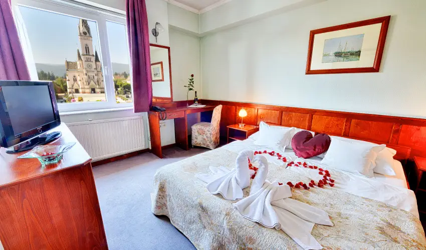 Hotel rottk Kszeg - Kisvrosi hsvt (min. 2 j)