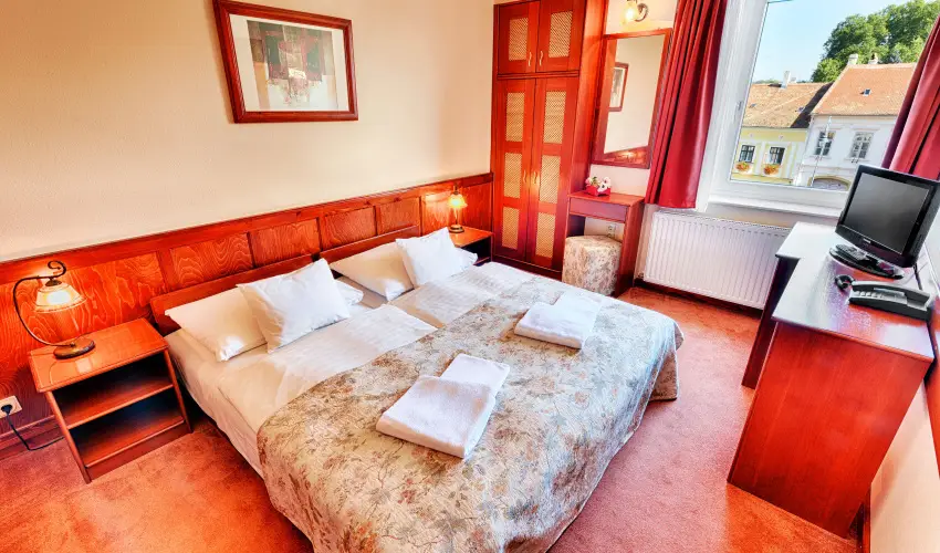 Hotel rottk Kszeg - Kisvrosi hsvt (min. 2 j)