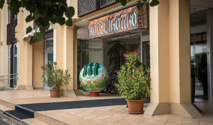 Hotel rottk Kszeg - Kisvrosi hsvt (min. 2 j)