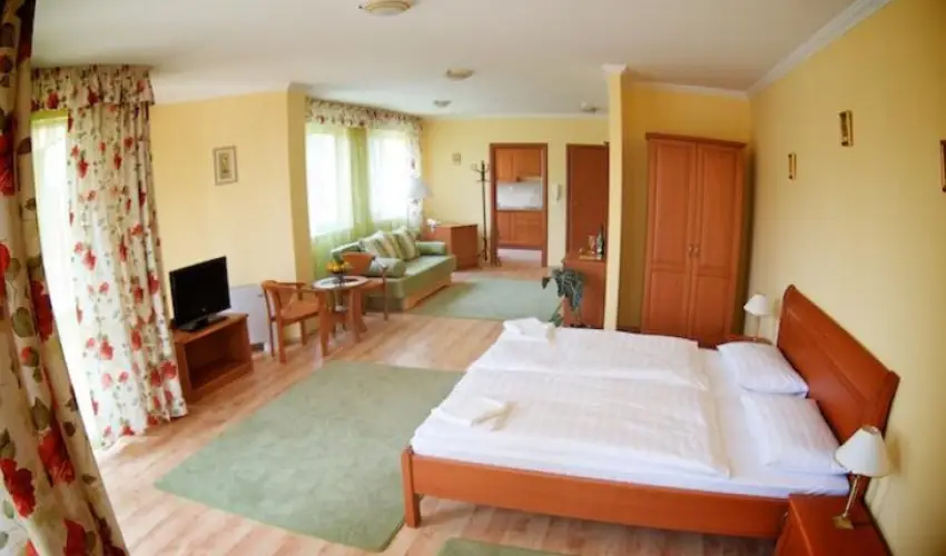 Hotel J�rja Hajd�szoboszl� - H�sv�t (min. 3 �j)