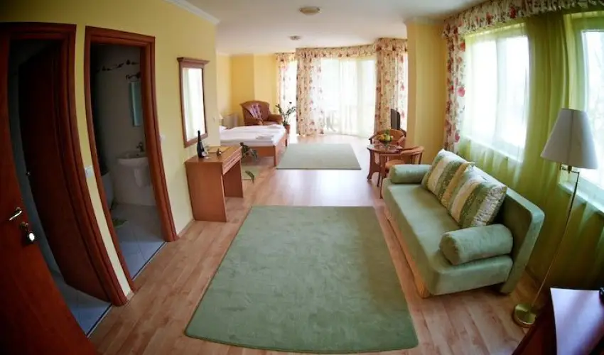 Hotel J�rja Hajd�szoboszl� - H�sv�t (min. 3 �j)