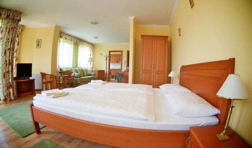 Hotel J�rja Hajd�szoboszl� - H�sv�t (min. 3 �j)