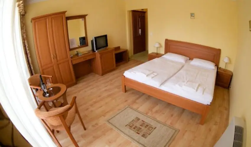 Hotel J�rja Hajd�szoboszl� - H�sv�t (min. 3 �j)