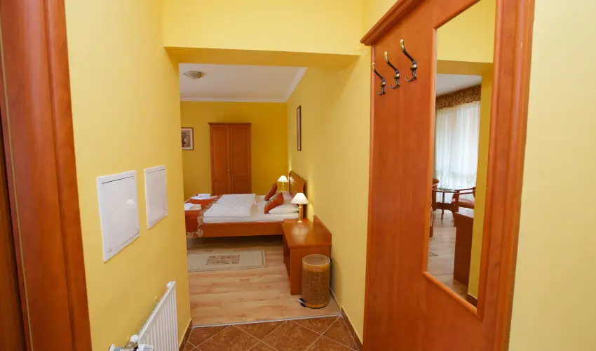 Hotel J�rja Hajd�szoboszl� - H�sv�t (min. 3 �j)