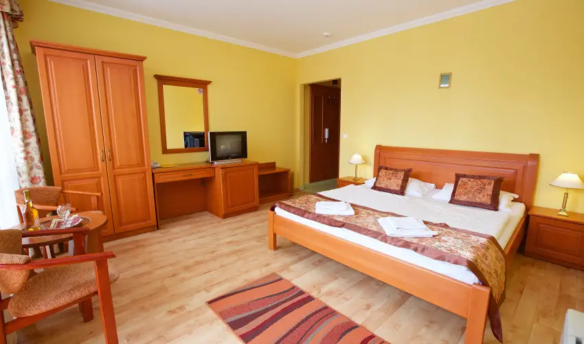 Hotel J�rja Hajd�szoboszl� - H�sv�t (min. 3 �j)