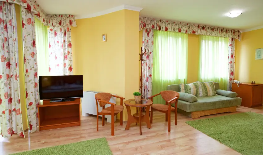 Hotel J�rja Hajd�szoboszl� - H�sv�t (min. 3 �j)