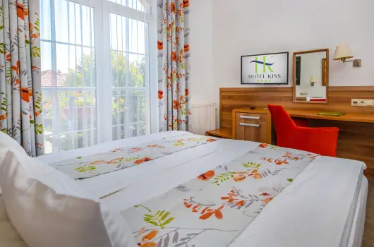 Hotel Kiss - Felnttbart Hsvt
