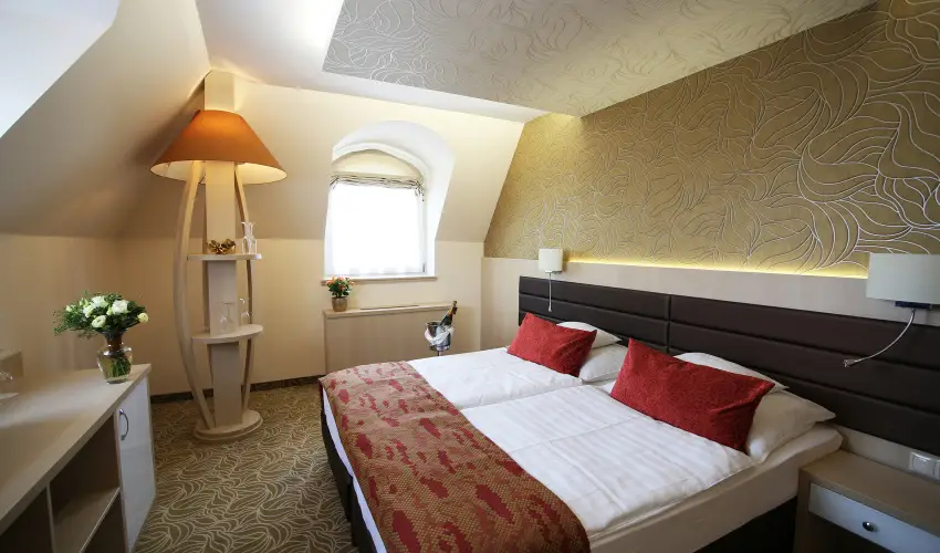 Hotel Kiss Tata - Felnttbart Hsvt