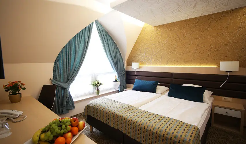 Hotel Kiss Tata - Felnttbart Hsvt