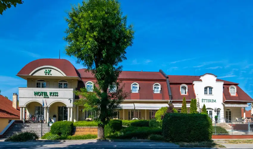 Hotel Kiss Tata - Felnttbart Hsvt