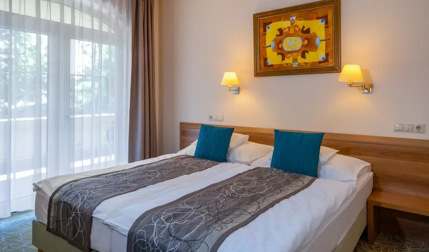 Hotel Kiss Tata - Felnttbart Hsvt