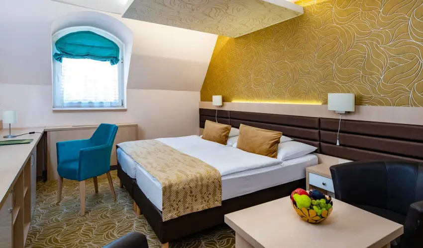 Hotel Kiss Tata - Felnttbart Hsvt