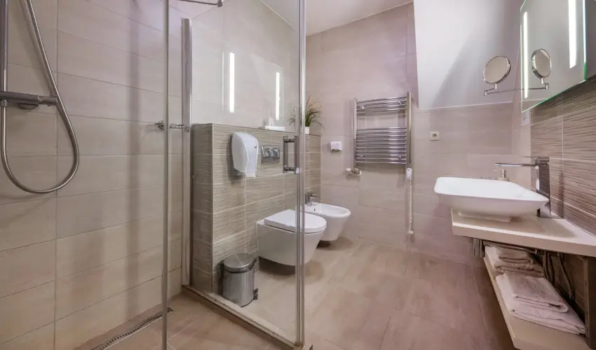 Hotel Kiss Tata - Felnttbart Hsvt