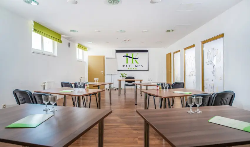 Hotel Kiss Tata - Felnttbart Hsvt