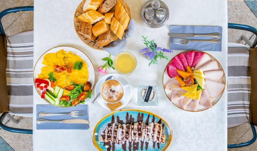 Hotel Kiss Tata - Felnttbart Hsvt