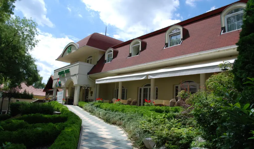 Hotel Kiss Tata - Felnttbart Hsvt