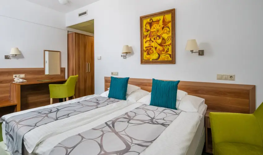 Hotel Kiss Tata - Felnttbart Hsvt