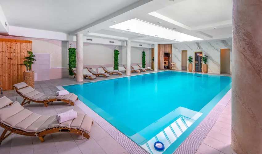 Hotel Kiss Tata - Felnttbart Hsvt