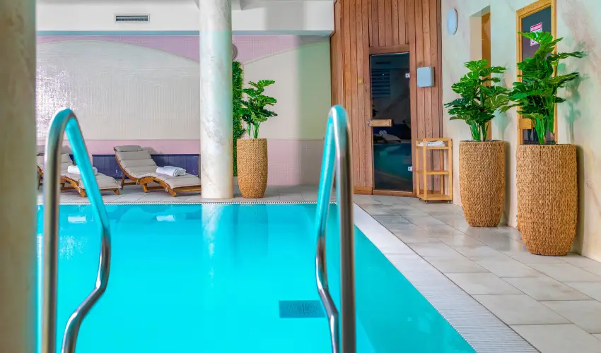 Hotel Kiss Tata - Felnttbart Hsvt