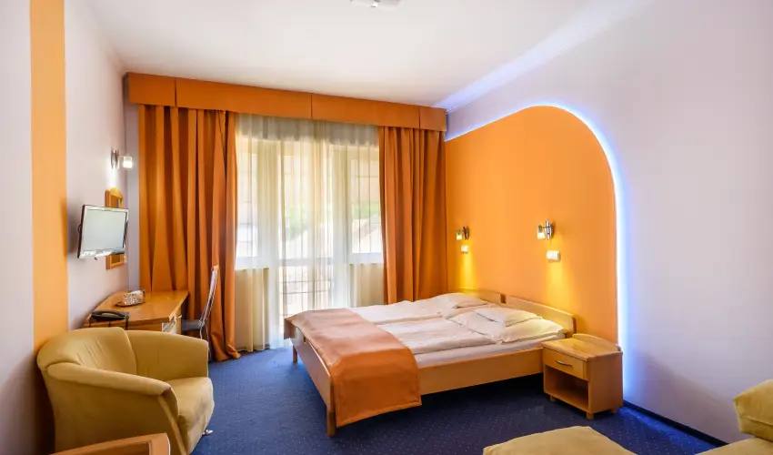 Hotel Ngy vszak Hajdszoboszl - Hsvt (min. 2 j)