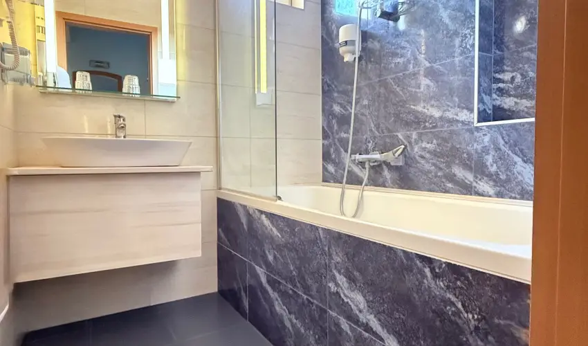 Hotel N�gy �vszak Hajd�szoboszl� - H�sv�t