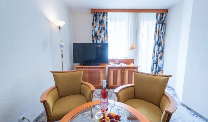 Palace Hotel  H�v�z - H�sv�t - teljes el�refizet�ssel