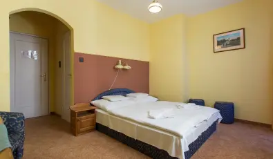 Rvsz Hotel, tterem & Rosa Spa Gyr