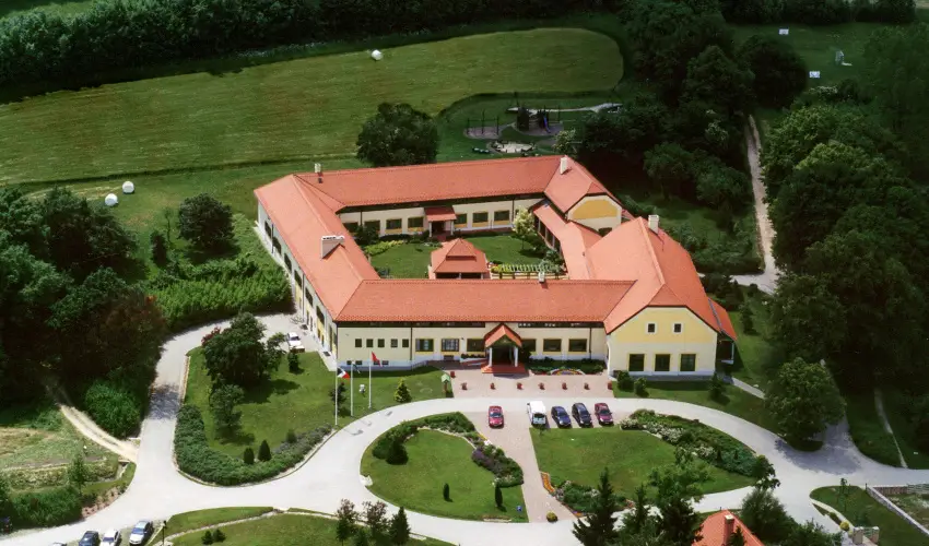 Hotel Szpalma Porva-Szpalmapuszta - Hsvt