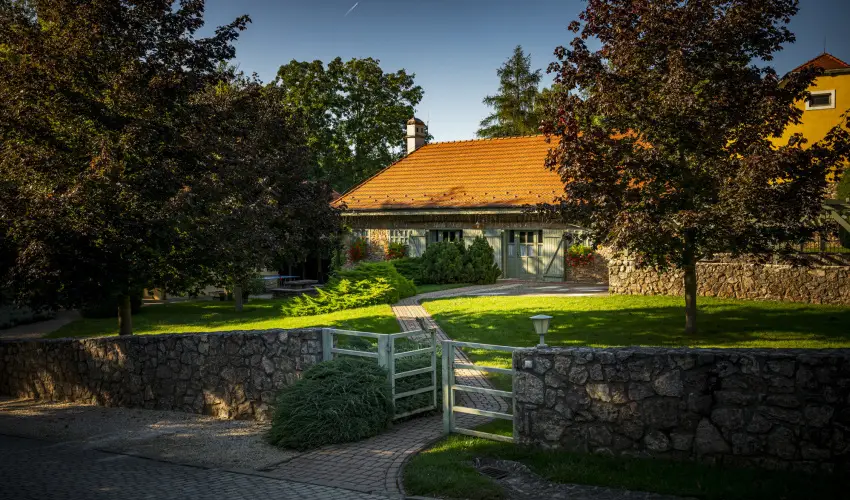 Hotel Sz�palma Porva-Sz�palmapuszta - H�sv�t (min. 3 �j)