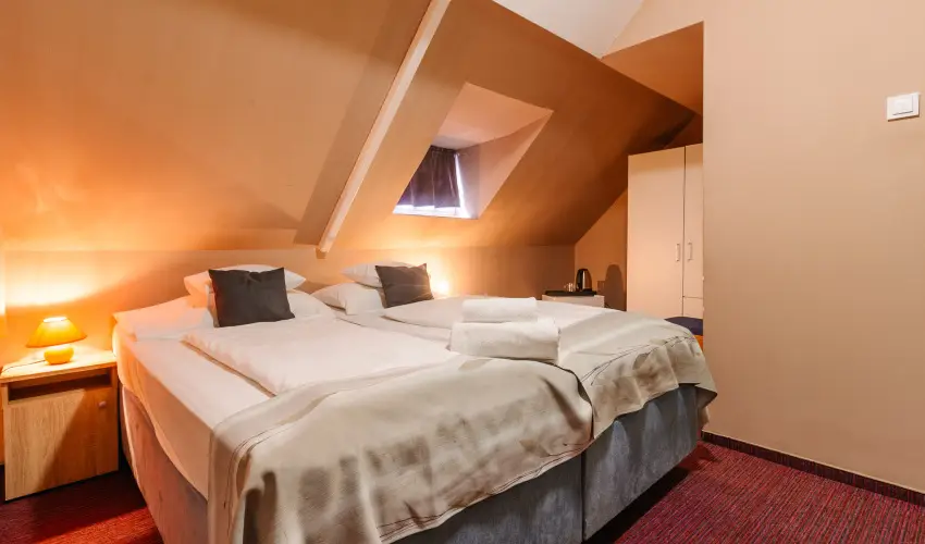 Hotel Unicornis Eger - H�sv�t