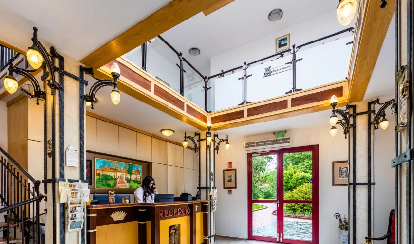 Hotel Vcsecity Herndvcse - Hsvt