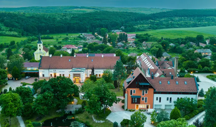 Hotel Vcsecity Herndvcse - Hsvt