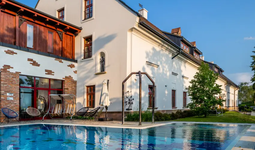 Hotel V�csecity Hern�dv�cse - H�sv�t