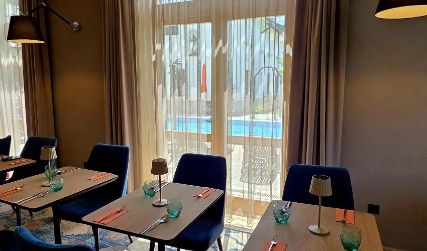 Hotel V�csecity Hern�dv�cse - H�sv�t