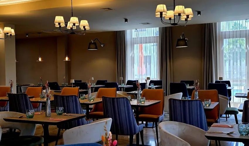 Hotel V�csecity Hern�dv�cse - H�sv�t