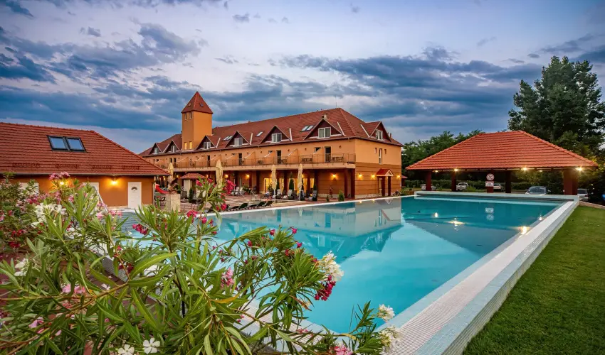 Term�l Hotel Vesta T�pi�szecs� - H�sv�t